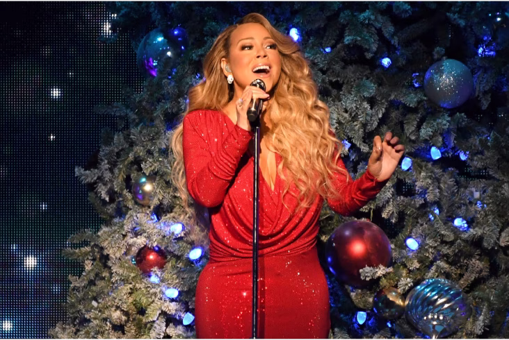 Mariah Carey chantant